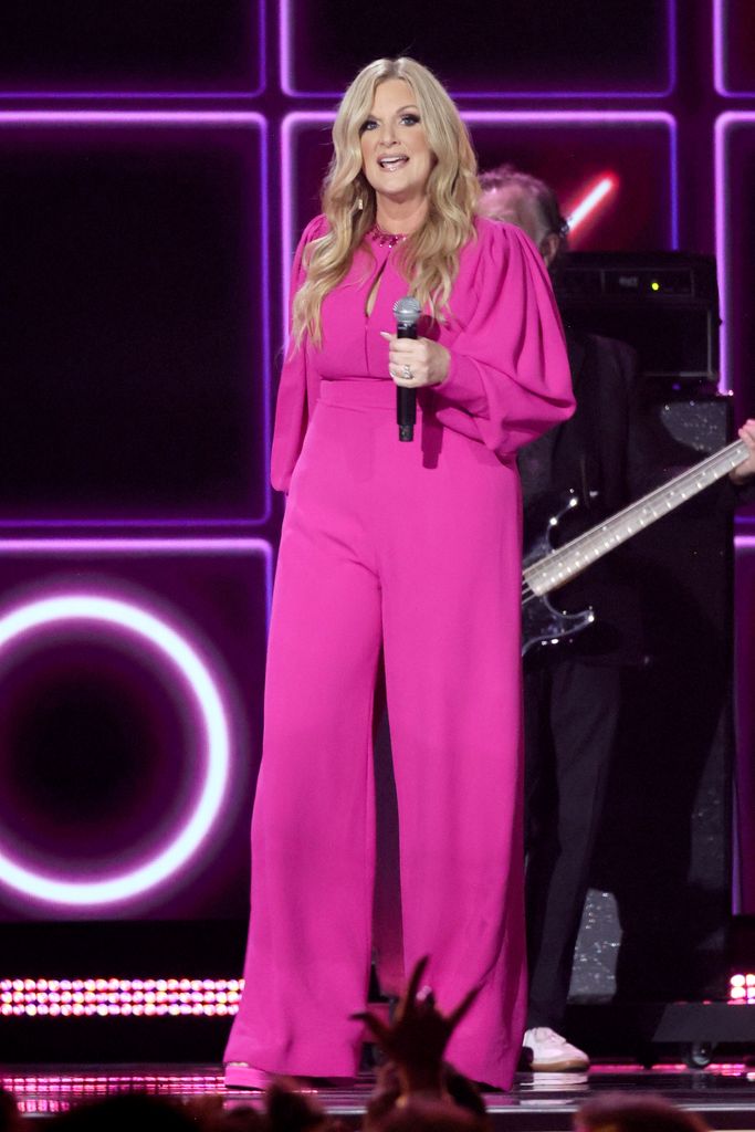 trisha yearwood pink jumpsuit on stage