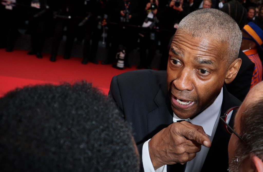 denzel washington pointing finger in photographer face on cannes red carpet