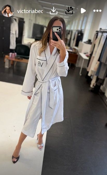 Victoria still managed to look chic dispite rocking mismatched shoes