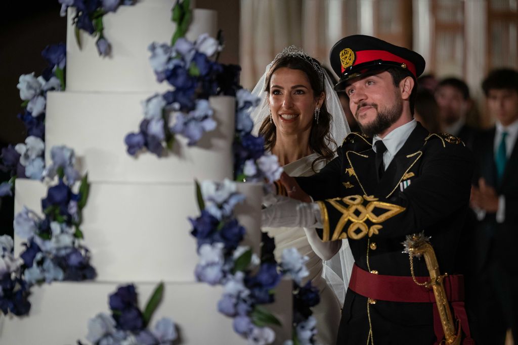 Princess Hussein and Princess Rajwa cutting their wedding cake