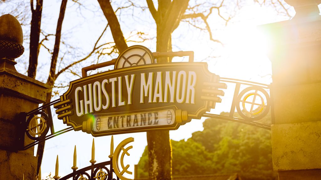 Sign for ghostly manor at Paulton's Park