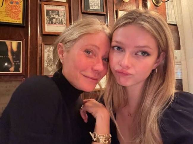 Gwyneth Paltrow and Apple Martin take a selfie while dining at Elios