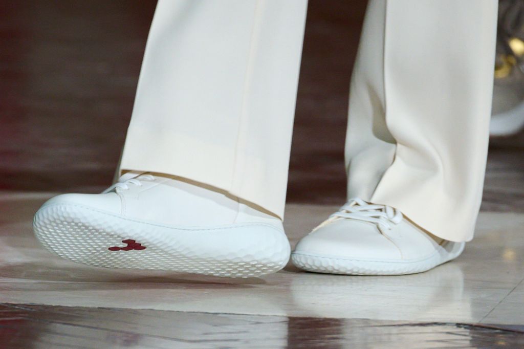 Queen Letizia's white trainers up close