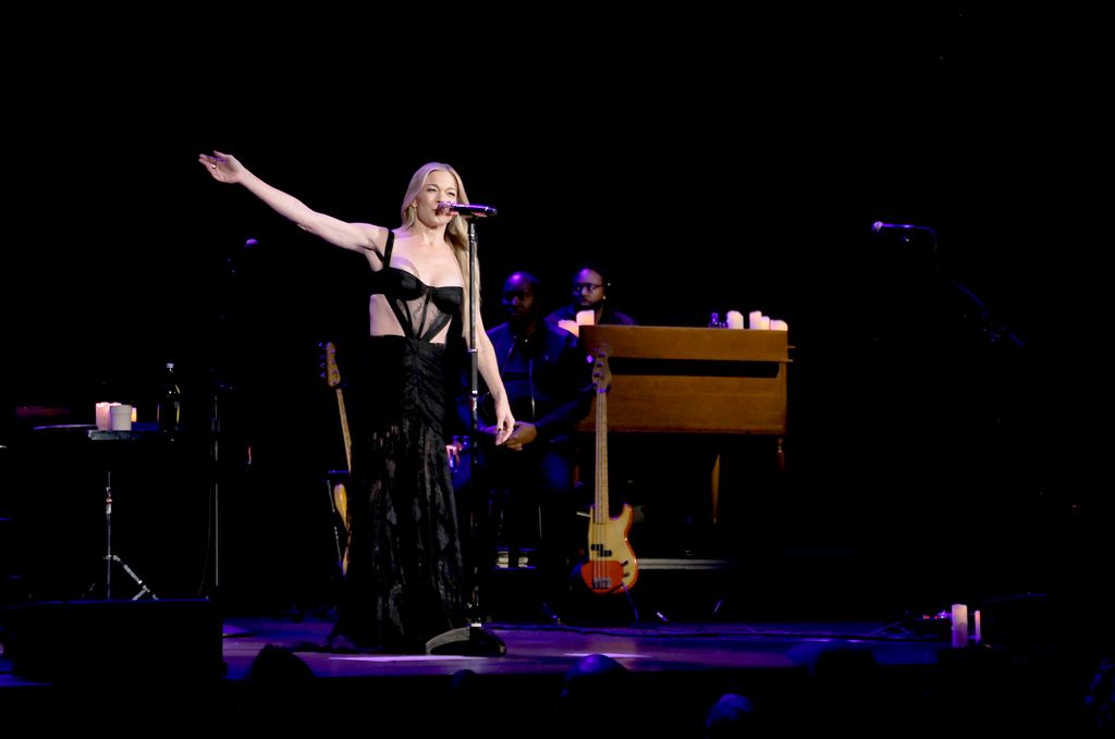 LeAnn is currently on her "Greatest Hits Christmas Tour"