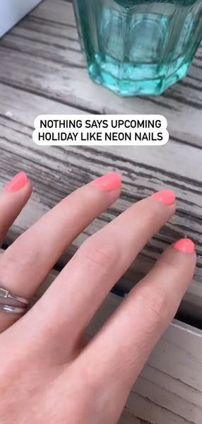 alex jones holiday nails