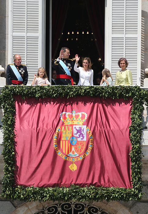 King Felipe VI of Spain appearing at the balcony of the Royal