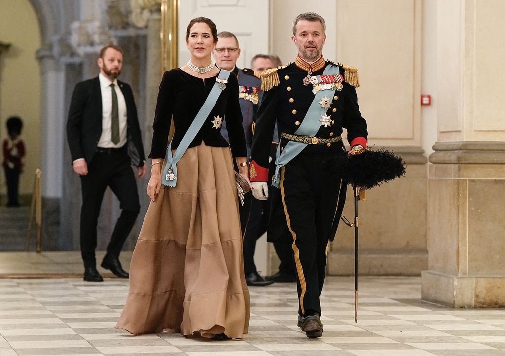Mary and Frederik walking into palace