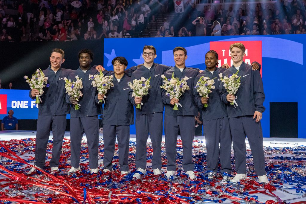 Paul Juda, Frederick Richard, Asher Hong, Stephen Nedoroscik, Brody Malone, Khoi Young e Shane Wiskus selecionados como equipe dos EUA e suplentes no Target Center durante as seletivas olímpicas de ginástica dos EUA em 29 de junho de 2024 em Minneapolis, Minnesota.