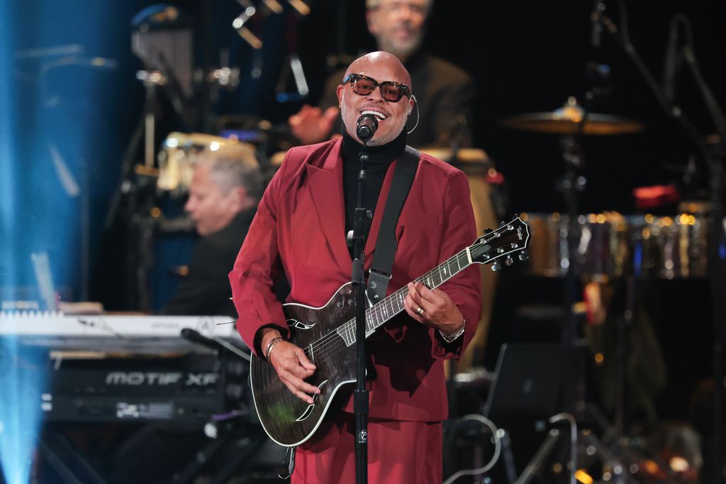 Israel Houghton se produit sur scène lors de la 68ème cérémonie des GRAMMY Awards