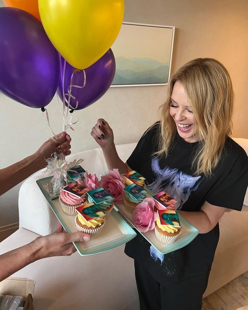 kylie minogue with balloons and cupcakes 