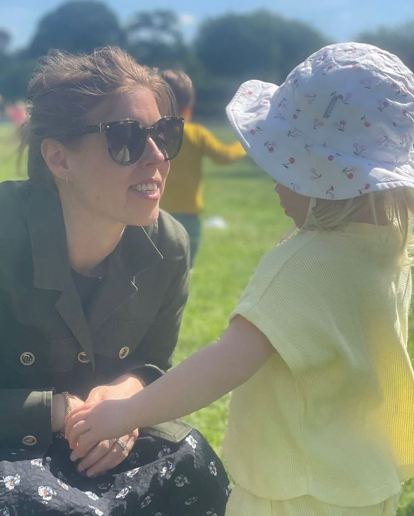 Princess Beatrice with daughter Sienna in a sun hat