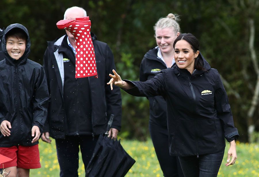 meghan markle throws a Gumboot