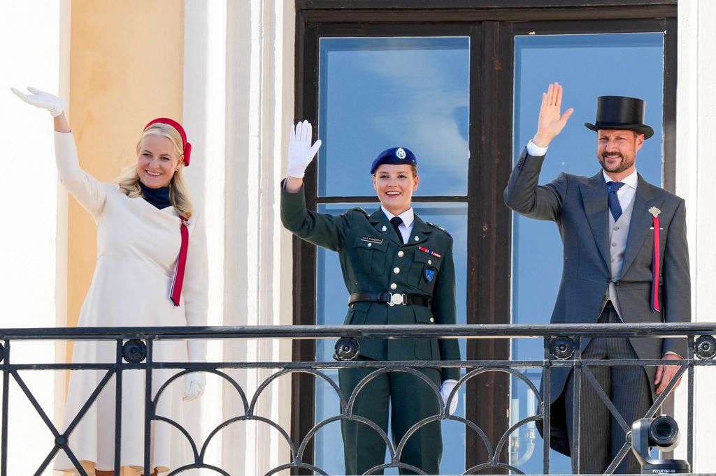  Crown Princess Mette-Marit of Norway, Princess Ingrid Alexandra of Norway and Crown Prince Haakon of Norway wave from balcony