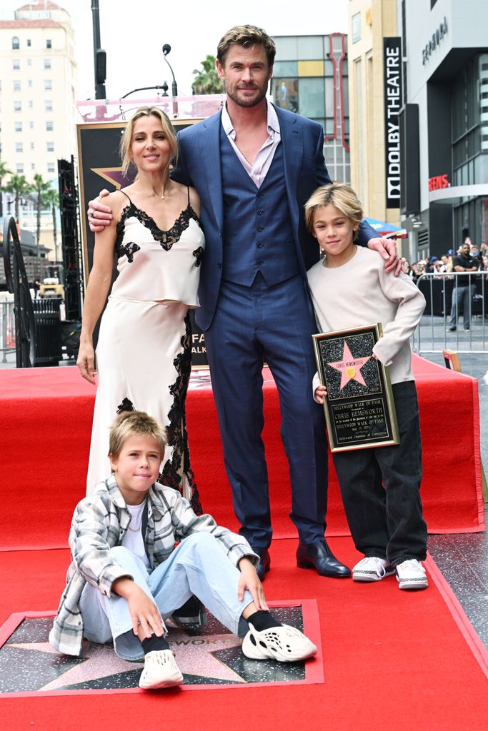 Chris Hemsworth et sa famille lors de la cérémonie du Walk of Fame à Hollywood