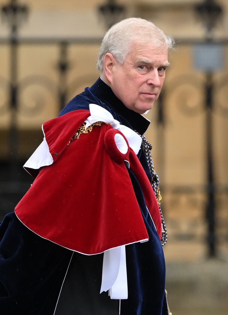 Le roi Charles publie une autre déclaration suite à l'arrestation d'Andrew Mountbatten 4 Andrew, le frère du roi Charles, a été arrêté le 19 février 2026.