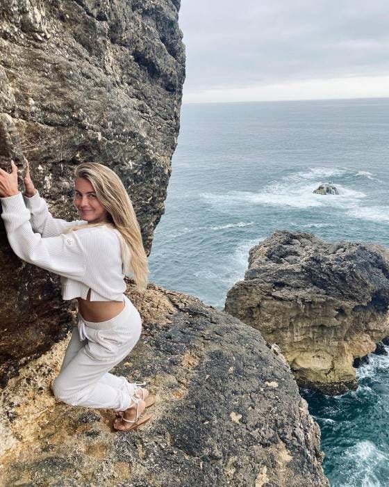 Julianne Hough's epic girls trip photo will wow you - and so will her cozy  look