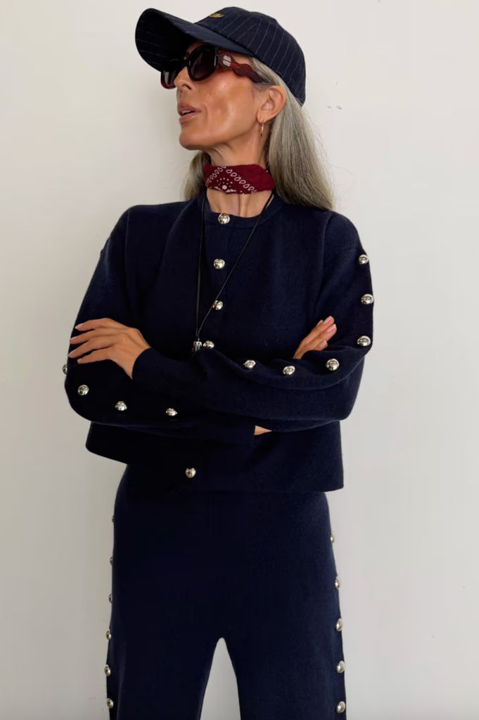 Ensemble jamais entièrement habillé