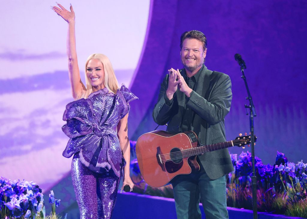 Gwen Stefani e Blake Shelton se apresentam no 59º Academy of Country Music Awards do Ford Center no The Star 