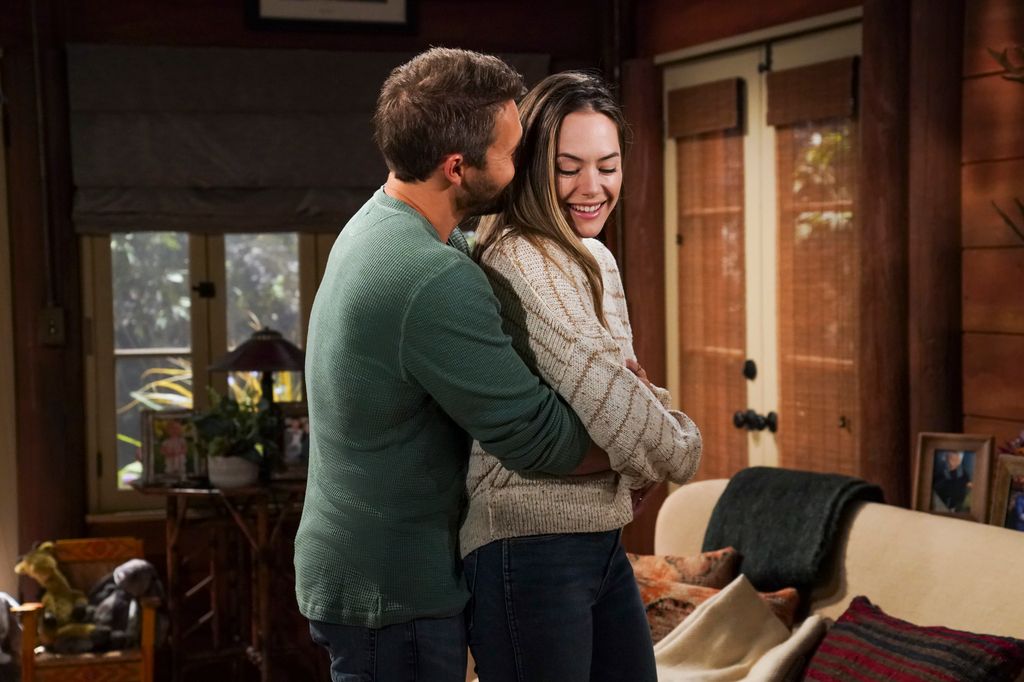 Scott Clifton as Liam Spencer and Annika Noelle as Hope Logan