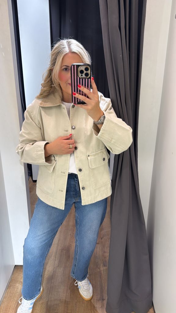 Shopping editor Leanne Bayley wearing a beige jacket with contrasting collar 