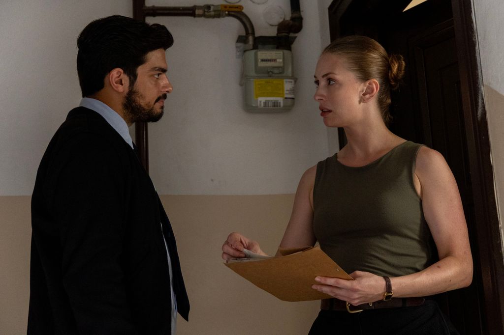 Ayse Farsakoglu (Yasemin Kay Allen), Mehmet Suleyman (Ethan Kai) in The Turkish Detective