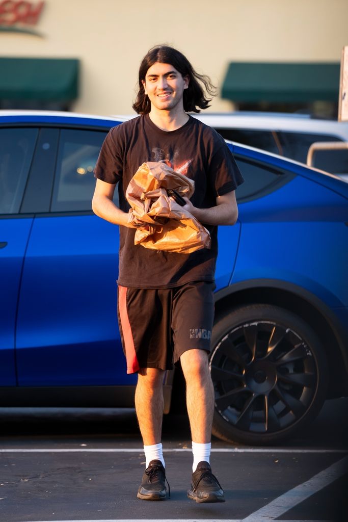 BGUK_2969990 - Calabasas, CA  - *EXCLUSIVE*  - Blanket Jackson demonstrates eco-friendly habits by taking a Lego box out of a plastic bag and using it for groceries.

Pictured: Blanket Jackson