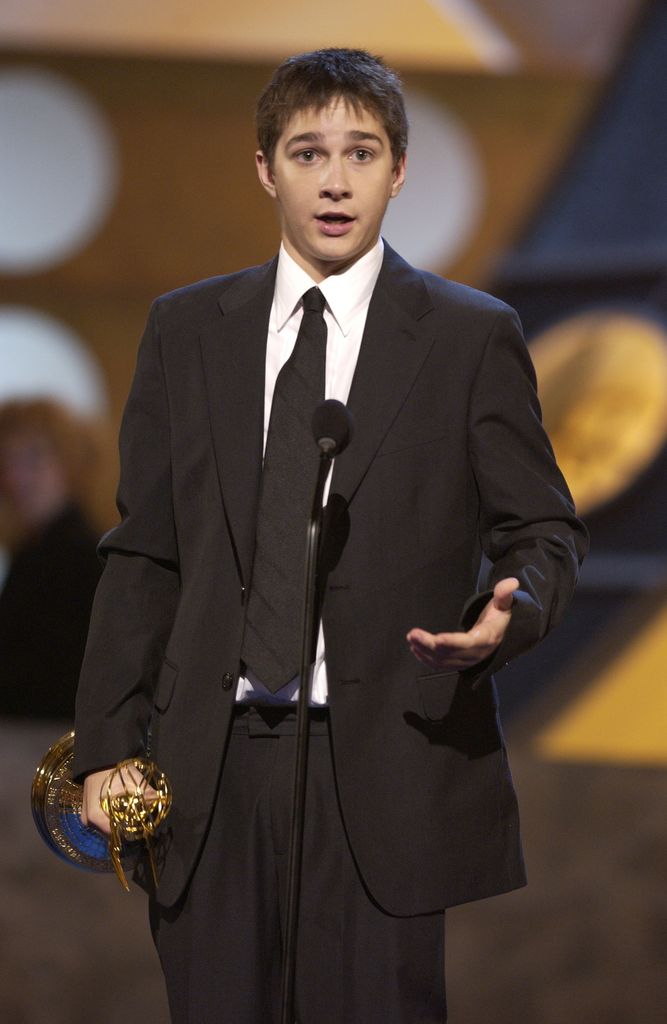 À l’intérieur de l’impressionnante valeur nette de Shia LaBeouf de 20 millions de dollars 1 Shia LaBeouf remporte un Daytime Emmy