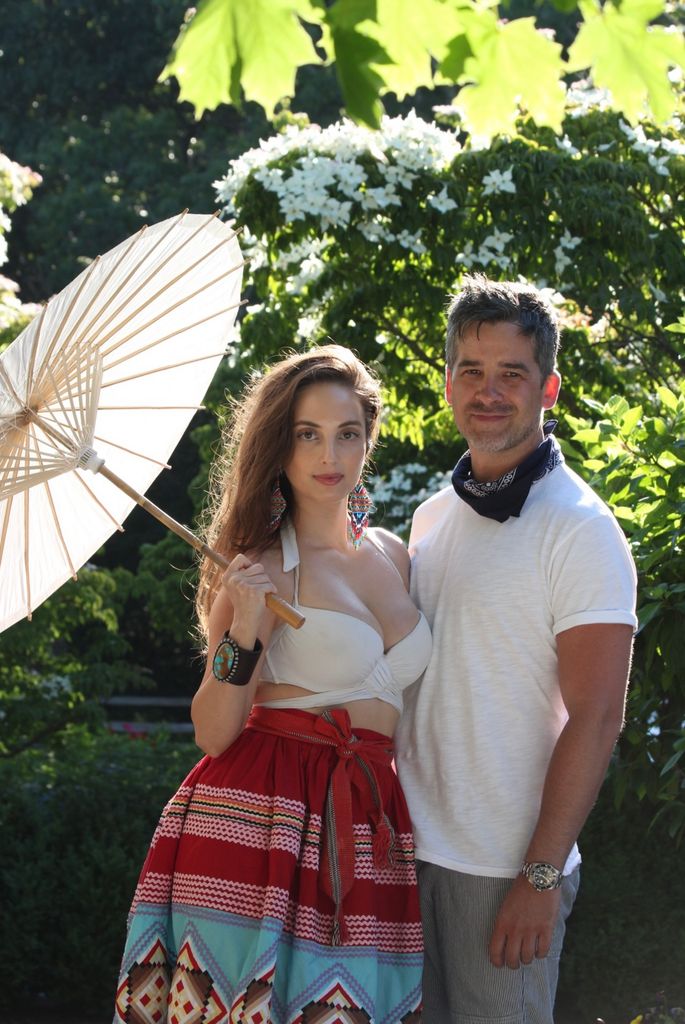 Alexa with her fiancé 