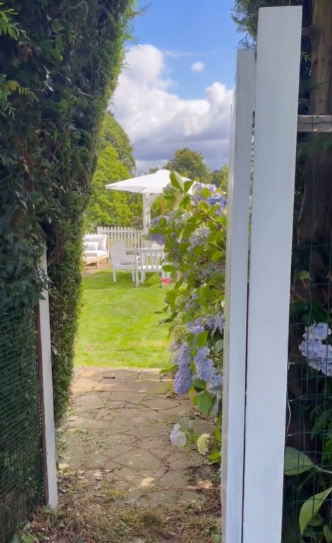 The dining area in Shirlie's garden is so pretty