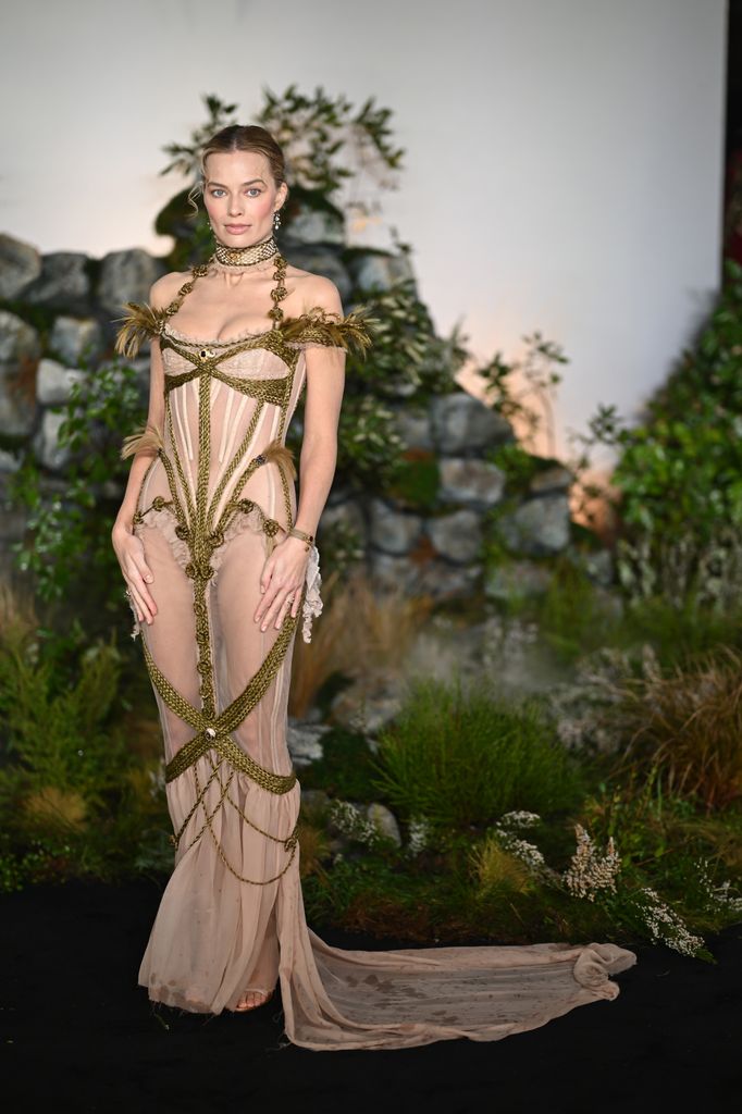 LONDRES, ANGLETERRE - 05 FÉVRIER : Margot Robbie assiste à la "Les Hauts de Hurlevent" Première au Royaume-Uni à l'Odeon Luxe Leicester Square le 5 février 2026 à Londres, Angleterre. (Photo de Samir Hussein/WireImage)