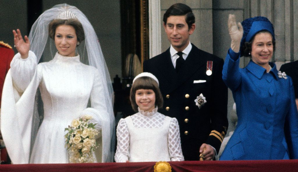 The Queen in a blue dress at Princess Anne's wedding