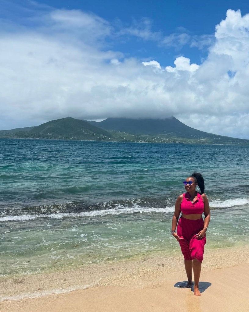 Photo shared by Jennifer Hudson on Instagram July 2025 of her at the beach during a vacation in St. Kitts