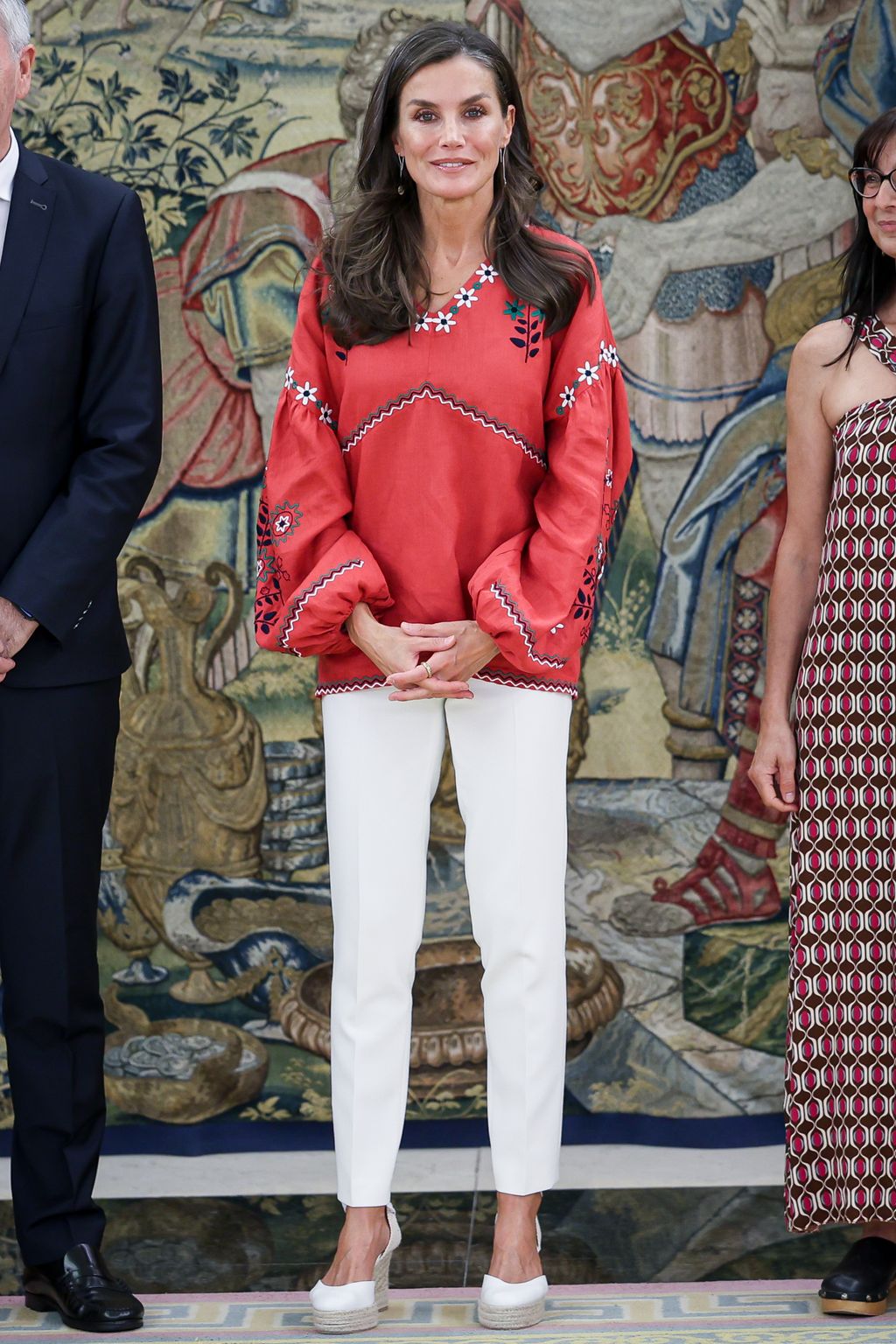 Queen Letizia makes a political statement in skinny jeans and symbolic ...