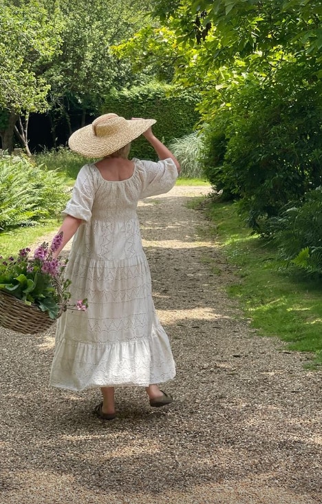 Shirlie was a summer vision in sundress and straw hat as she strolled through her fairytale garden