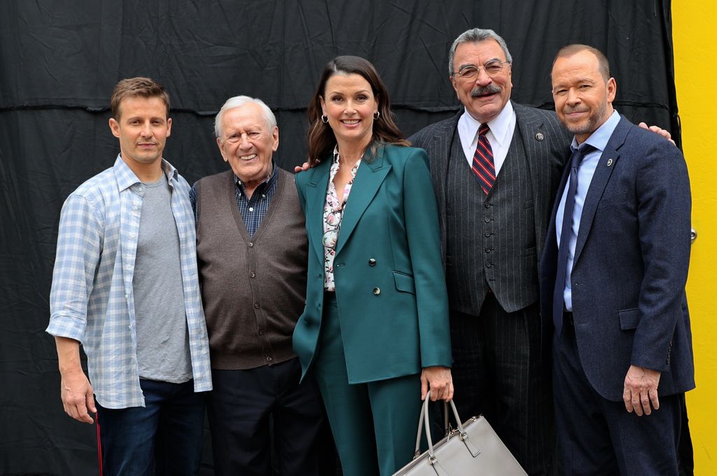 Will Estes, Len Cariou, Bridget Moynahan, Tom Selleck dan Donnie Wahlberg terlihat di lokasi syuting "Darah Biru" di Greenpoint, Brooklyn pada tanggal 01 Mei 2024 di Kota New York.