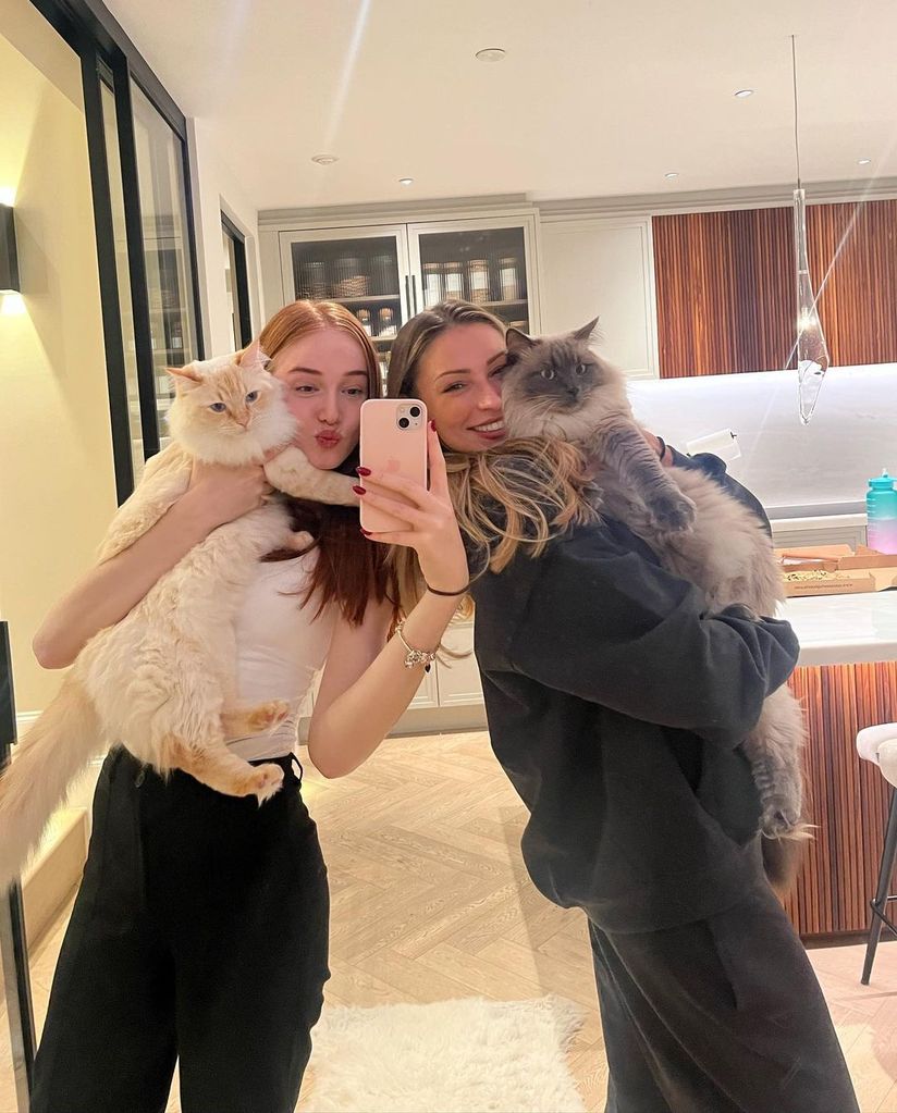 Zara McDermott poses with Lauren Jaine and Zara's cats for mirror selfie in kitchen