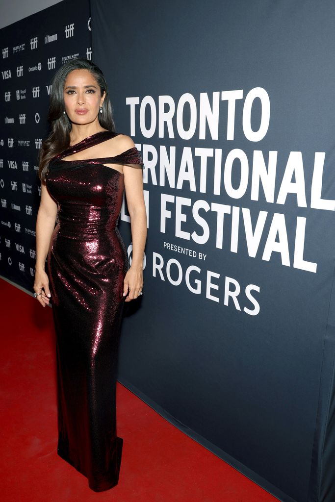 Salma Hayek Pinault comparece à estreia de "Sem Sangue" durante o Festival Internacional de Cinema de Toronto de 2024 no TIFF Lightbox em 8 de setembro de 2024 em Toronto, Ontário.