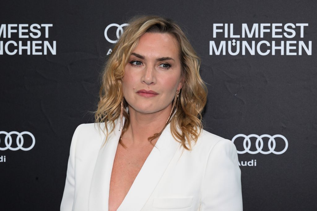 Kate Winslet stands on the turquoise carpet at the CineMerit Award ceremony 