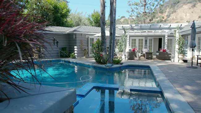 Shirley Ballas house la swimming pool