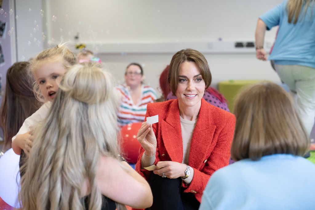 Princess Kate joins a family portage session at the Orchards Centre