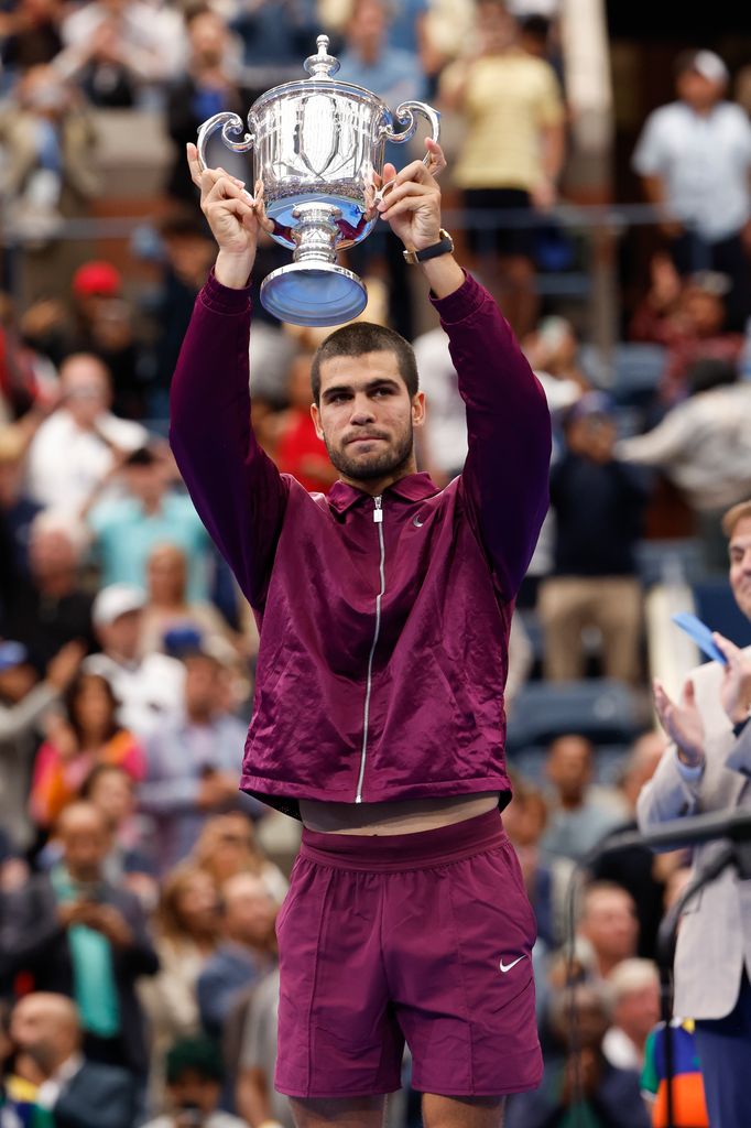 Alcaraz lifting up his trophy at the US Open