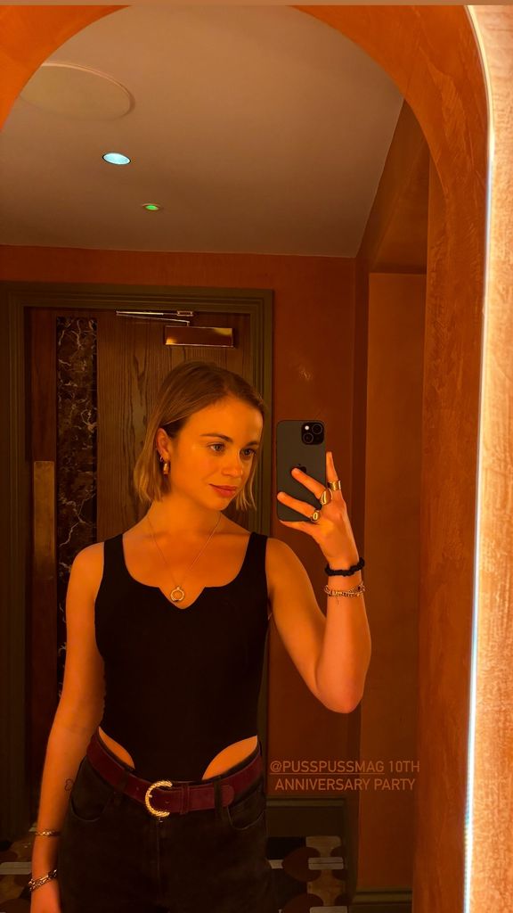 A photo of Lady Amelia Windsor posing for a bathroom selfie