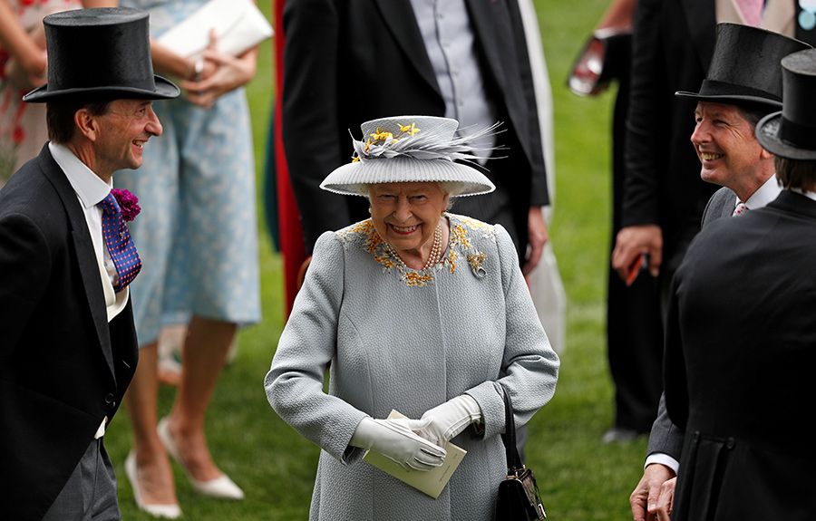 the queen at ladies day royal ascot