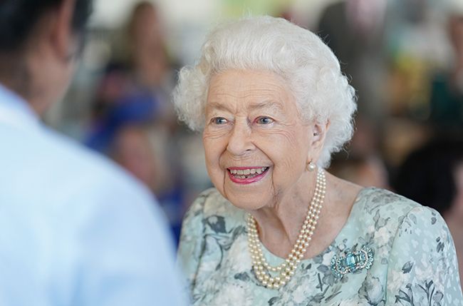 the queen at hospice close up