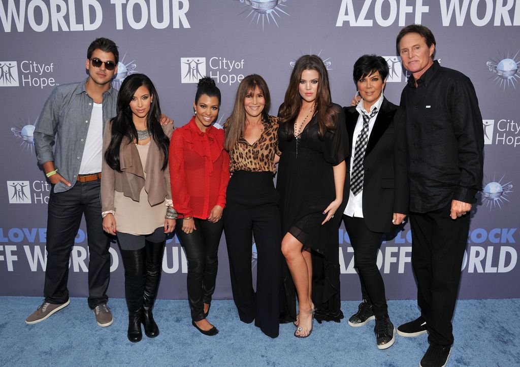 Rob Kardashian with sisters Kim, Kourtney, Shelli Azoff, Khloe Kardashian, Kris Jenner and Bruce Jenner attend the 2011 Spirit Of Life Award 