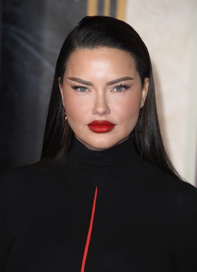 adriana lima in 2023.