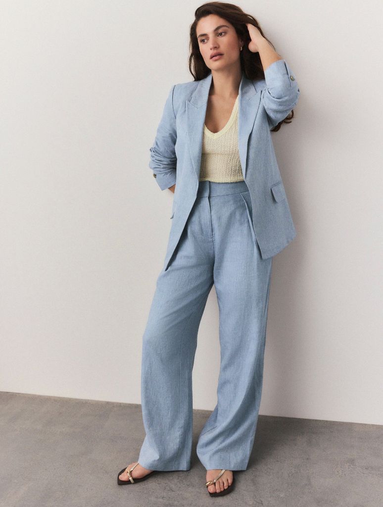Costume bleu suivant