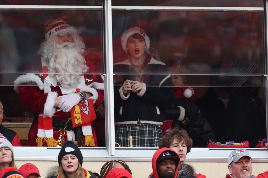 Austin swift santa kansas city chiefs