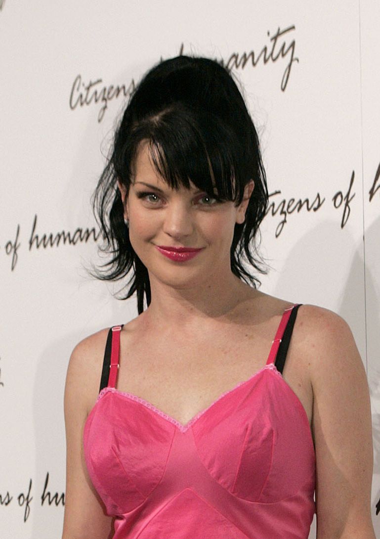pauley perrette pink dress on the red carpet