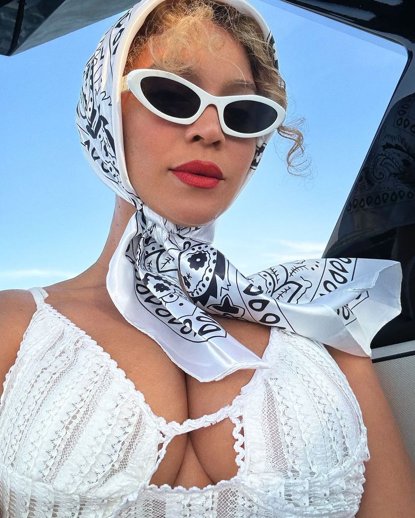 Beyoncé looked glamorous as she shared a number of photos from her family's vacation to The Hamptons